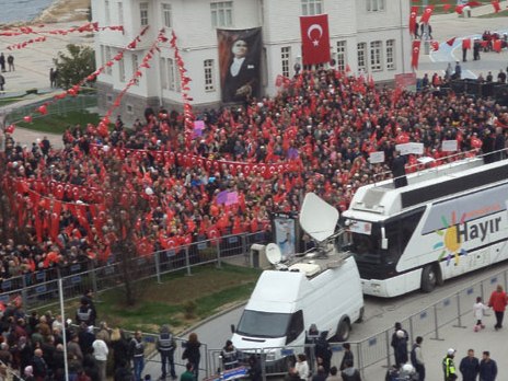 NCE, Yalova da Vatandalara Seslendi