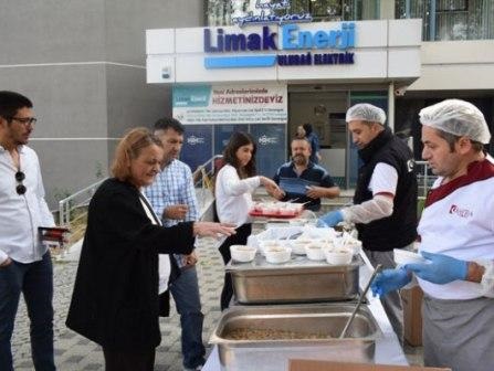 Limak Uludağ Elektrik Aşure dağıttı