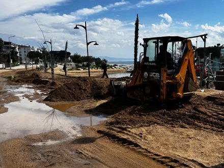 Armutlu ve Esenkoy de sel temizligi yapiliyor