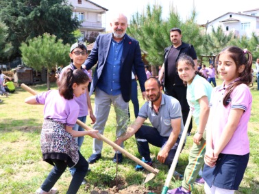 renciler, fidanlarla gelecee nefes oldu