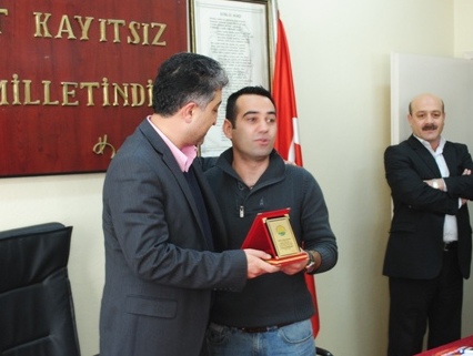 Misafirperver Bakan Murat Erdoan a Plaket